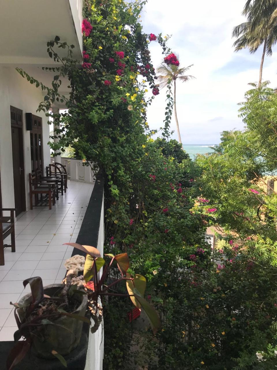 Unawatuna Beach Bungalow - Hotel Exterior foto